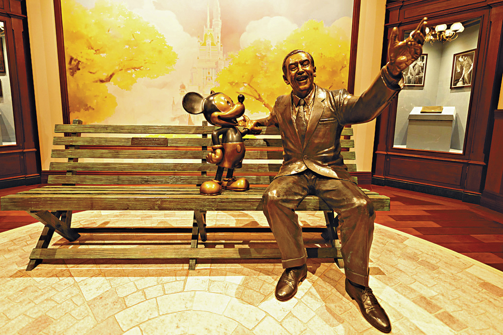 Welcome to a world of unlimited possibilities - Statue meant