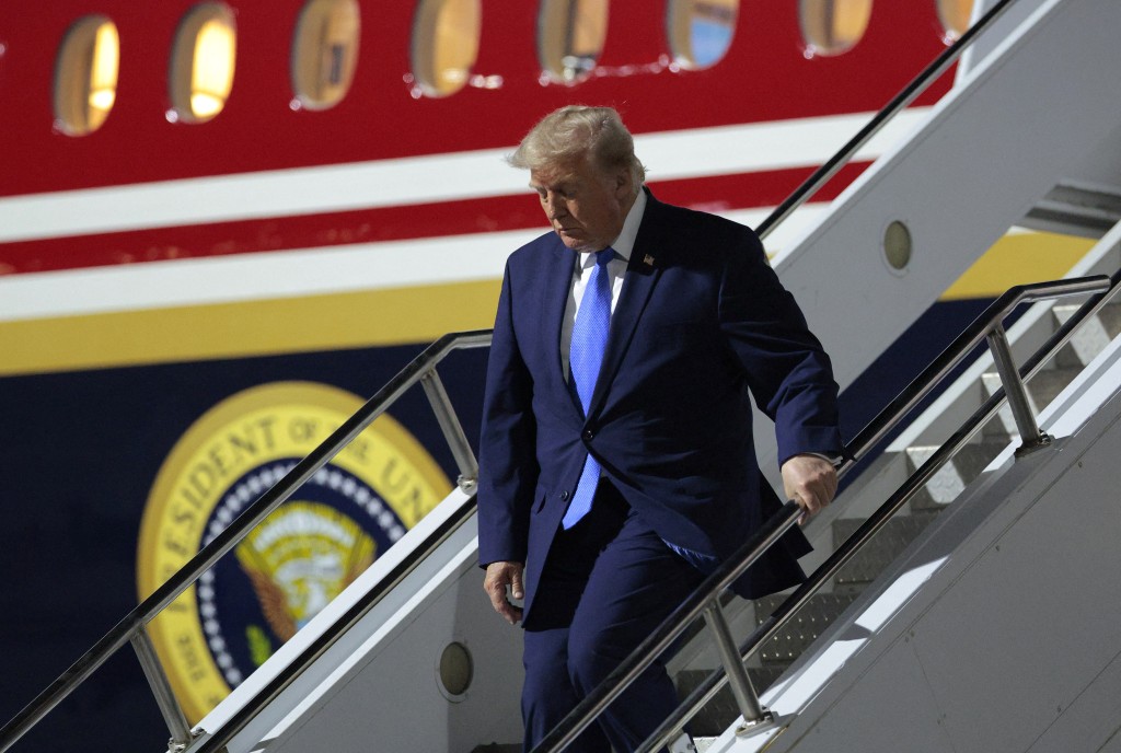 U.S. President Donald Trump walks off Air Force One after arriving at Harry Reid International Airport on August 04, 2026 in Las Vegas, Nevada. Trump was arriving from Los Angeles, where he attended a RNC fundraising event, and is in Las Vegas for a rally at Red Rock Casino Resort and Spa on August 5. Chip Somodevilla/Getty Images/AFP