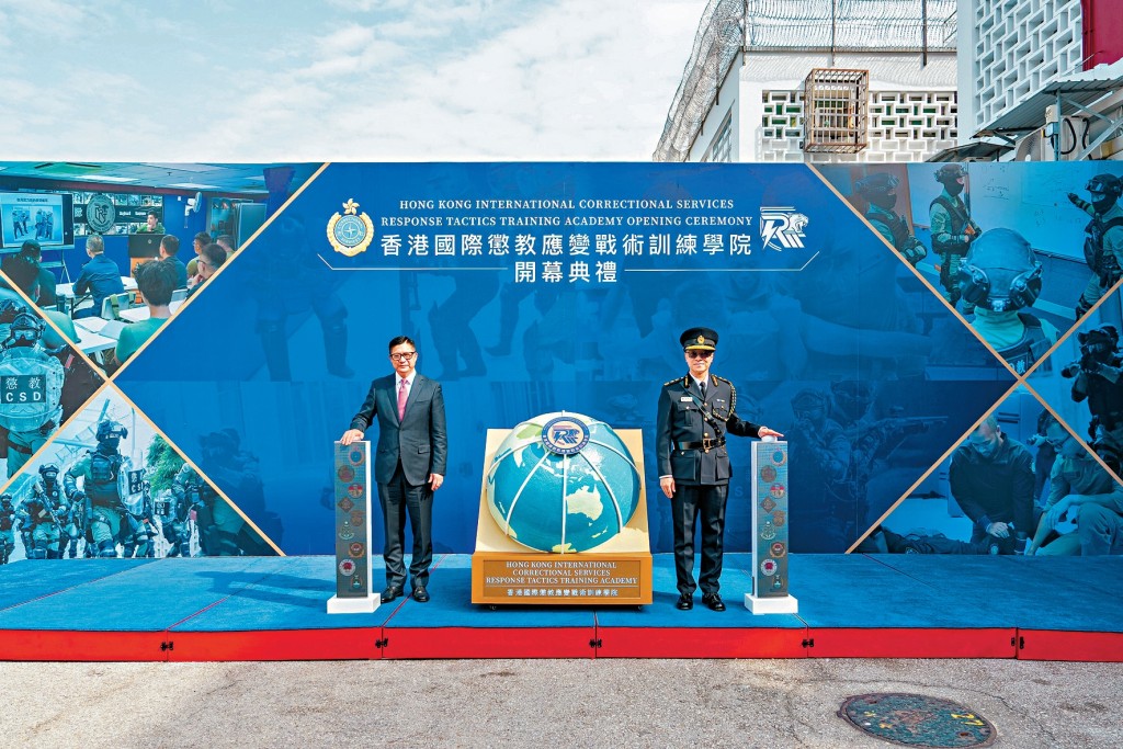 Secretary for Security Chris Tang Ping-keung (left) and Commissioner of Correctional Services Wong Kwok-hing (right) officiate the opening ceremony.