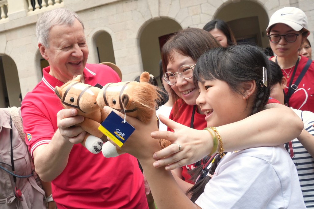 Winfried Engelbrecht-Bresges, Chief Executive Officer of The Hong Kong Jockey Club (1st left) and volunteers lead underprivileged families on a docent-led tour of Tai Kwun, introducing its history and heritage features. Winfried Engelbrecht-Bresges, Chief Executive Officer of The Hong Kong Jockey Club (1st left) and volunteers lead underprivileged families on a docent-led tour of Tai Kwun, introducing its history and heritage features.