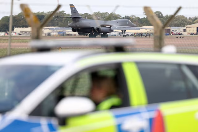 A B‑1B Lancer bomber arrives at RAF Fairford airbase, after police declared a major incident at the base and arrested several men on suspicion of offences under the Explosives Act, who have since been released on bail, in Fairford, Gloucestershire, Britain, September 29, 2026. REUTERS/Toby Shepheard