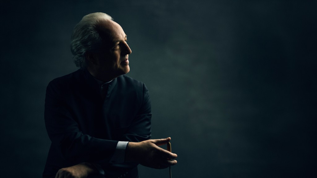 Conductor Manfred Honeck returns to lead the Hong Kong Philharmonic Orchestra’s 2026/27 season opening concerts on September 16 and 17.