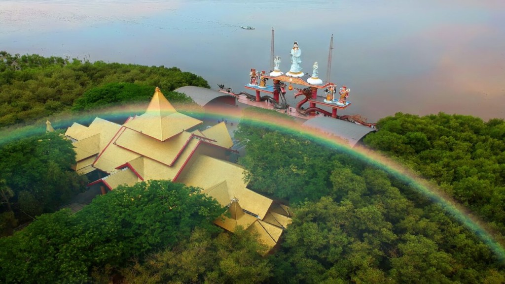 Sanggar Agung Temple in Surabaya, Indonesia. AGODA