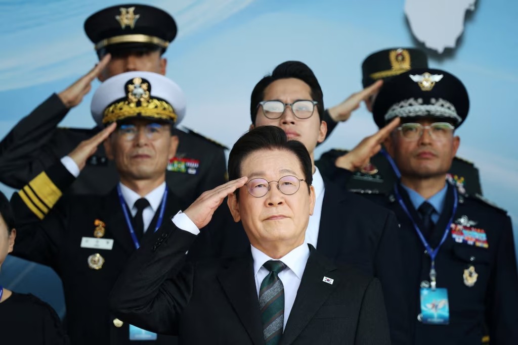 South Korean President Lee Jae Myung salutes to the national flag during a celebration to mark 77th Armed Forces Day in Gyeryong, South Korea, October 1, 2025. REUTERS/Kim Hong-Ji/Pool 
