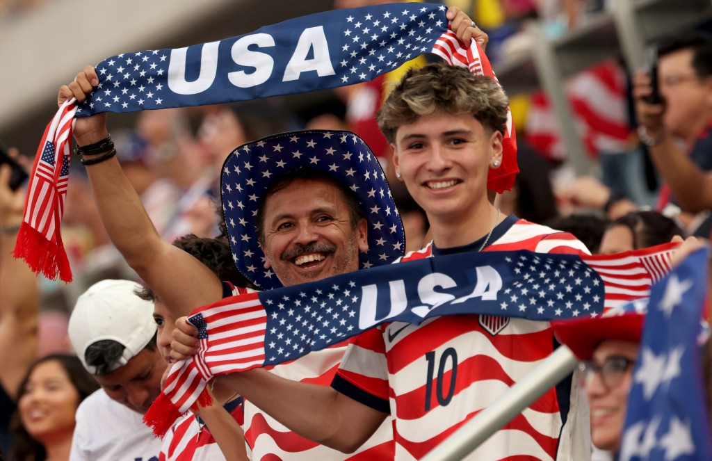 US fans cheer for their team ahead of the 2026 World Cup Group D football match between Turkey and USA at the Los Angeles Stadium in Inglewood on June 25, 2026. (Photo by Frederic J. BROWN / AFP)