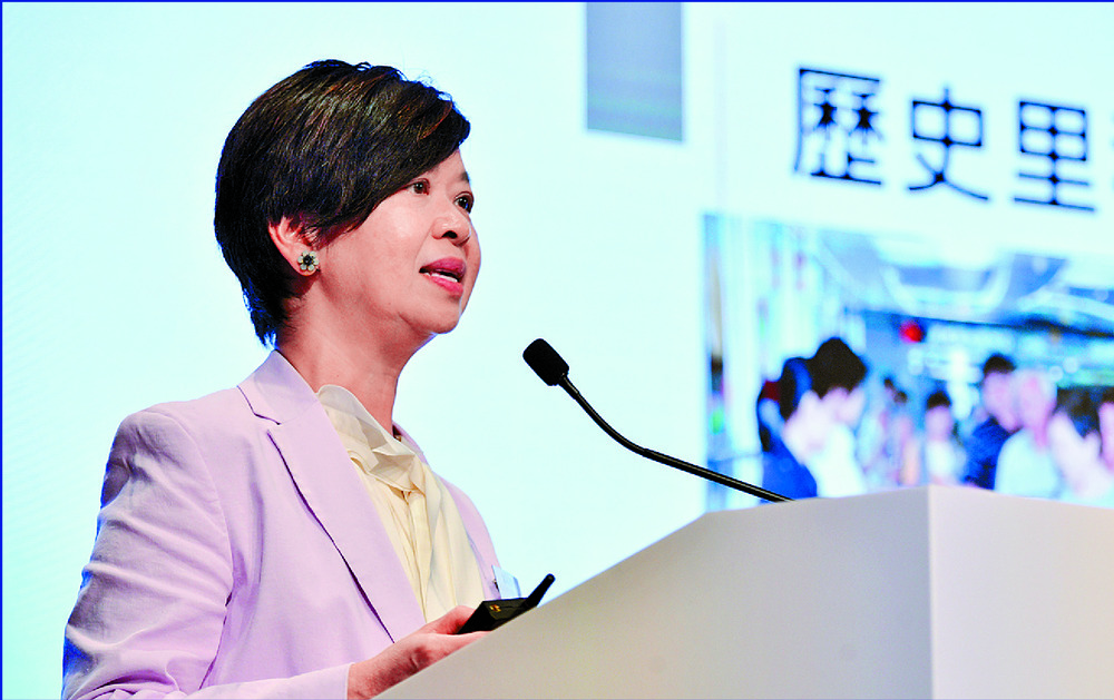 Winnie Ho, left, and Bernadette Linn. SING TAO Winnie Ho, left, and Bernadette Linn. SING TAO