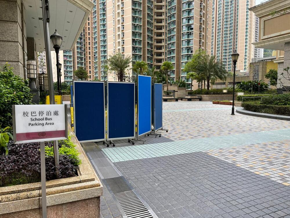 The 13-year-old girl jumped from the flat where she lived at Metro Town in Tiu Keng Leng this morning. The 13-year-old girl jumped from the flat where she lived at Metro Town in Tiu Keng Leng this morning.