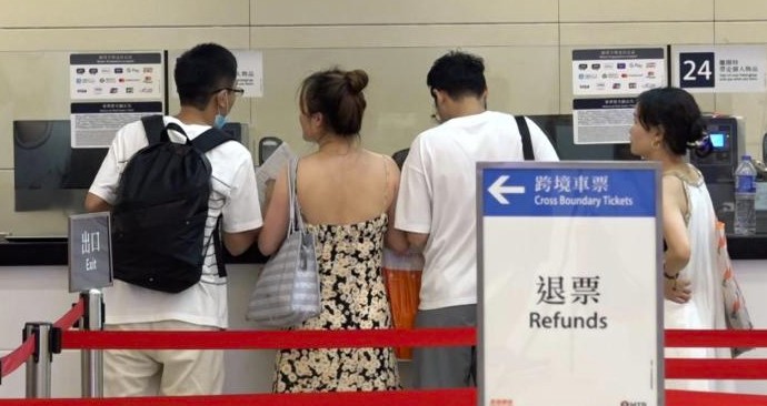 Passengers seek refunds as Michael Tien says the incident is unacceptable and Starry Lee says it harms confidence in the high-speed rail services. RTHK, SING TAO Passengers seek refunds as Michael Tien says the incident is unacceptable and Starry Lee says it harms confidence in the high-speed rail services. RTHK, SING TAO