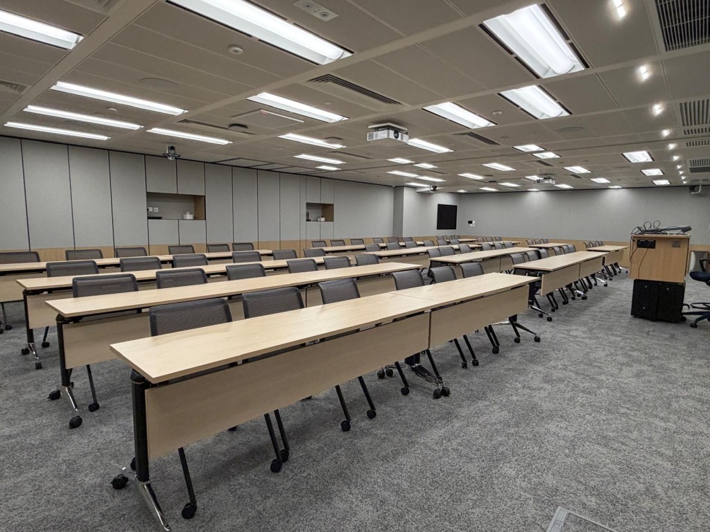 The new center includes four classrooms providing a total capacity of around 280 seats.