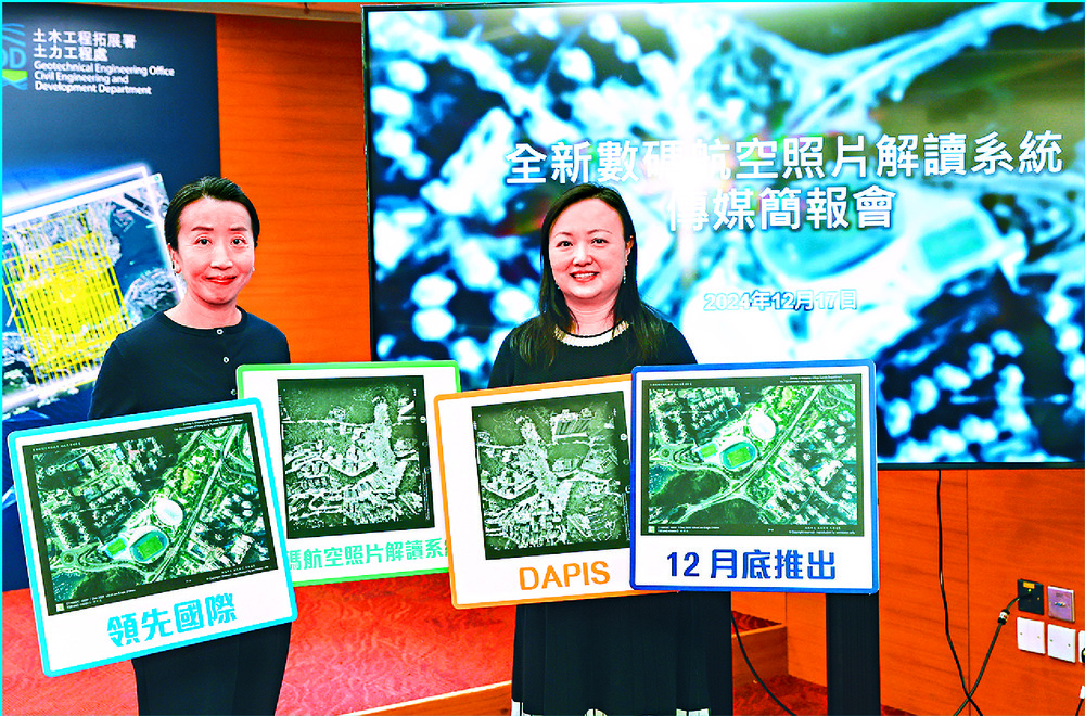 Jenny Yeung Fei and Florence Ko, left, show samples of the digital images.
SING TAO Jenny Yeung Fei and Florence Ko, left, show samples of the digital images.
SING TAO