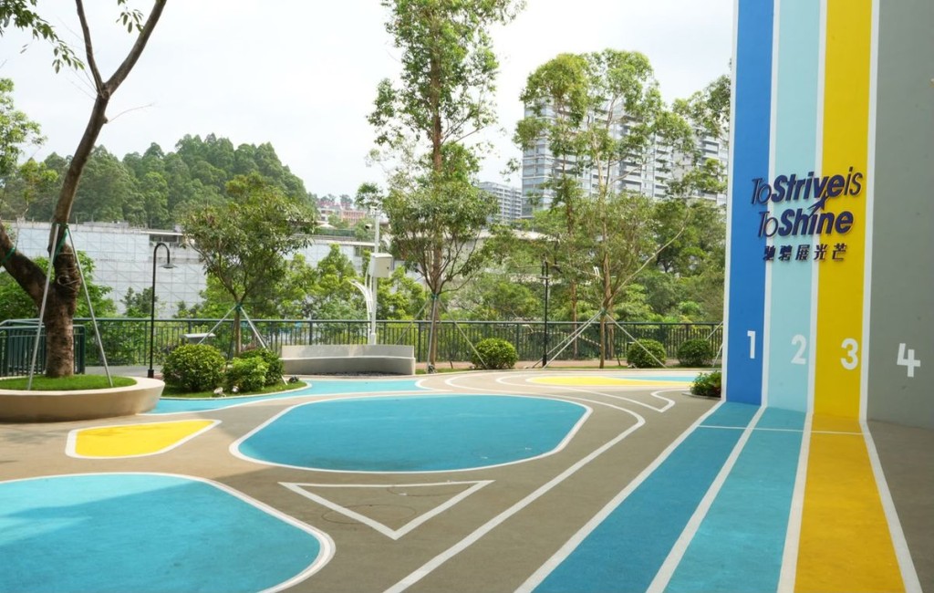 The Horse Racing Culture Courtyard supports specialised physical training for racing professionals. Its winning arch and race track enable students to gain a deeper understanding of Hong Kong’s horse racing culture and environment.
