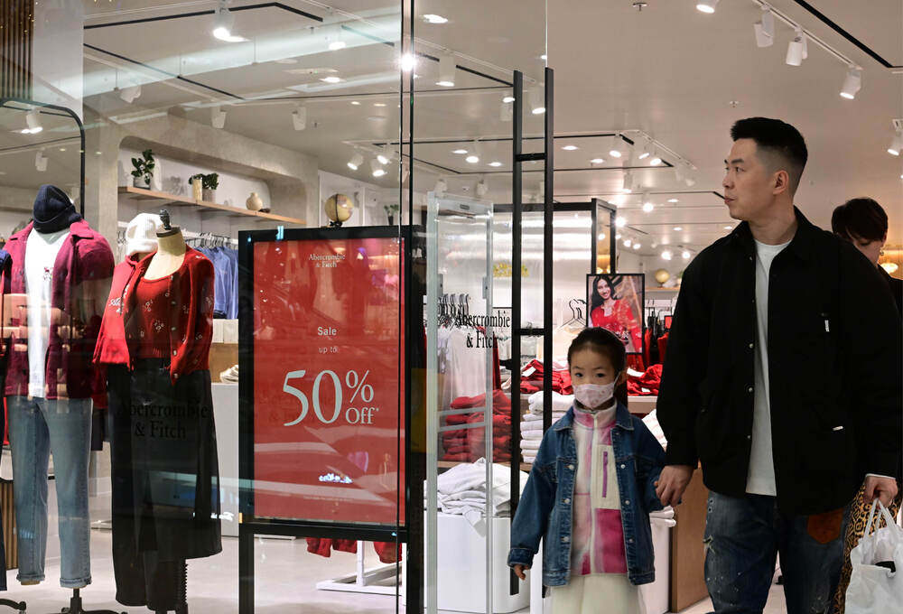 Retailers raked in HK$34.2 billion worth of sales in November. Sing Tao Retailers raked in HK$34.2 billion worth of sales in November. Sing Tao