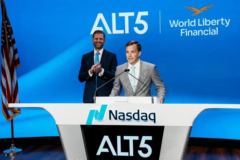 Zach Witkoff, Co-Founder and CEO of World Liberty Financial delivers remarks, as Eric Trump applauds, before ringing the opening bell to celebrate the closing of ALT5’s $1.5 billion offering and adoption of its $WLFI Treasury Strategy at the Nasdaq Market, in New York City, U.S., August 13, 2025. REUTERS/Eduardo Munoz