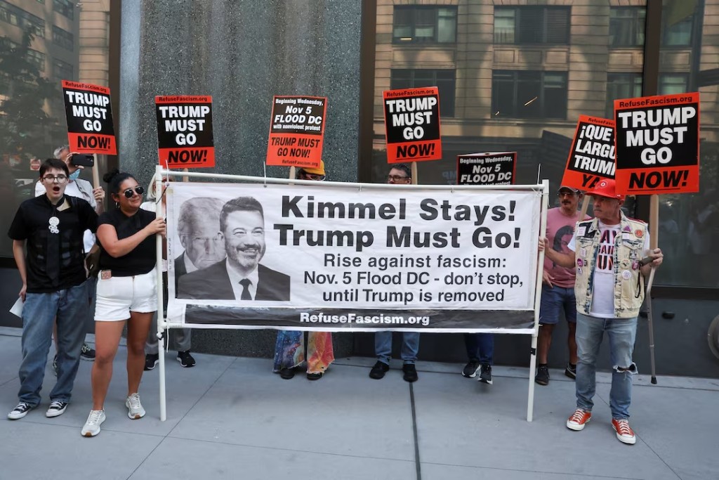  People protest outside The Walt Disney Company’s Headquarters, a day after Walt Disney-owned ABC said it was pulling "Jimmy Kimmel Live!" off the air due to threats by the head of the top U.S. communications regulator, because of comments by Kimmel on the assassination of right wing influencer Charlie Kirk, in New York City, U.S., September 18, 2025. REUTERS/Shannon Stapleton