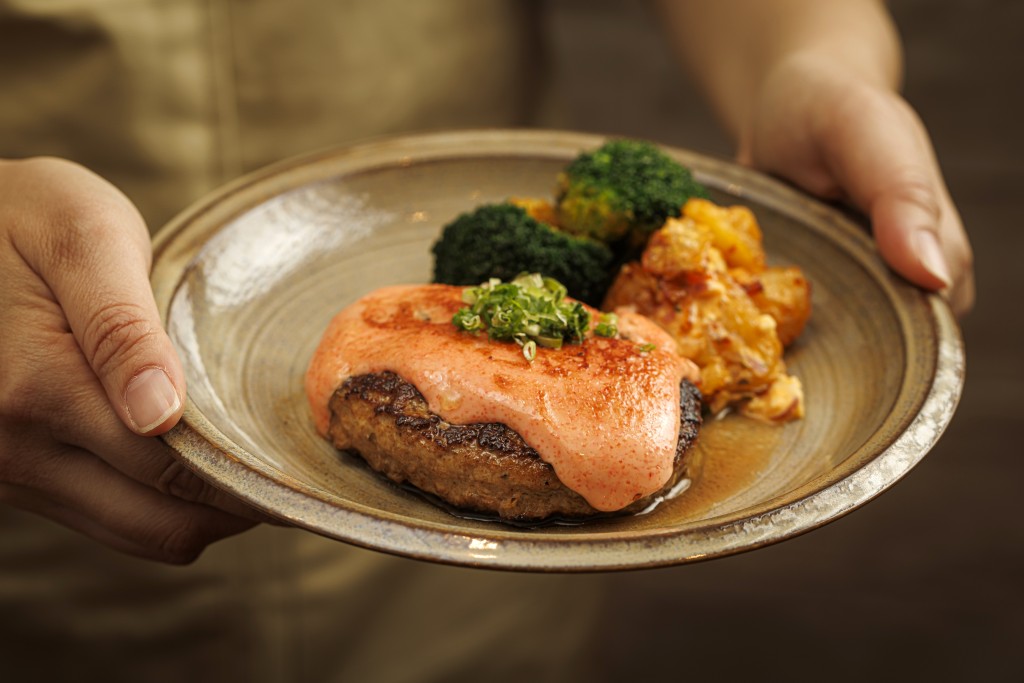 Tokyo-born restaurant Yamamoto Hamburg has opened its first Hong Kong branch.