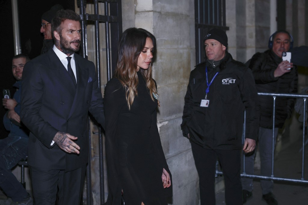 British designer Victoria Beckham (C) leaves with her husband David Beckham (L) after being awarded Knight of the Order of Arts and Letters during a ceremony at the Ministry of Culture in Paris on January 26, 2026. (Photo by Sebastien DUPUY / AFP)