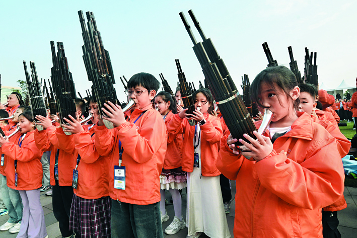 Over a thousand sheng and reeds players gathered under the sun at Kai Tak Sports Park.