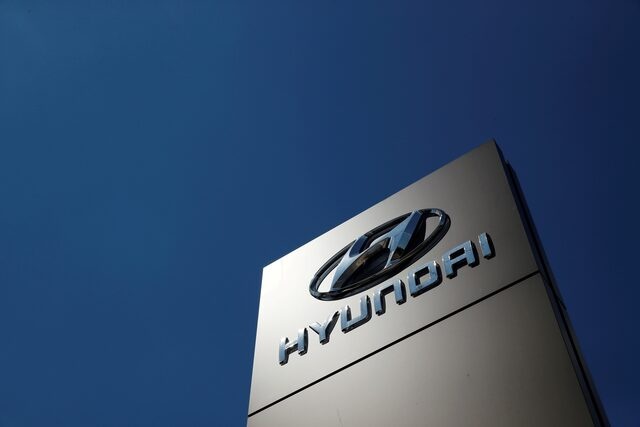 A shop sign of Hyundai is seen outside a car showroom in Bletchley, Milton Keynes, Britain, May 31, 2020. REUTERS/Andrew Boyers/File Photo