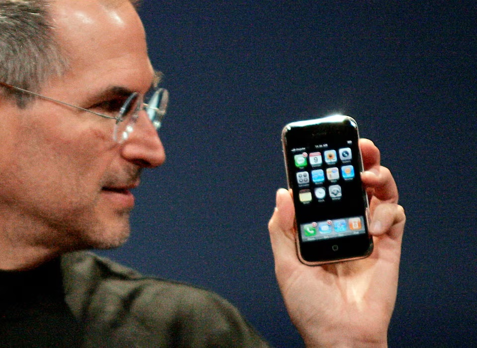 Apple Computer Inc. Chief Executive Officer Steve Jobs holds the new iPhone in San Francisco, California January 9, 2007. REUTERS/Kimberly White/File Photo 