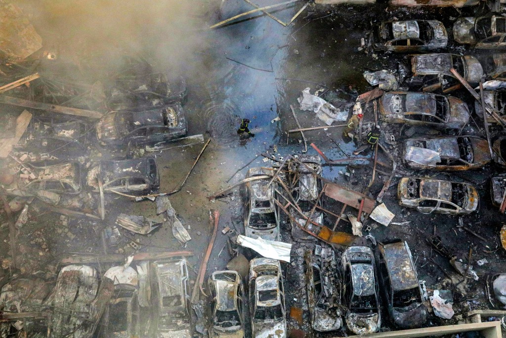 Photo by IBRAHIM AMRO / AFP  A firefighter walks past destroyed vehicles as colleagues attempt to extinguish a fire following an Israeli strike at the Corniche al-Mazraa neighbourhood of Beirut on April 8, 2026.
