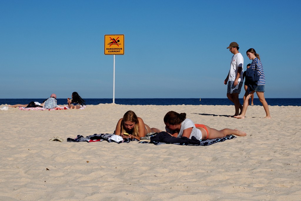 Photo by XIAOYU YIN / AFP People spend their afternoon on a sunny day on Bondi Beach in Sydney on September 18, 2026.