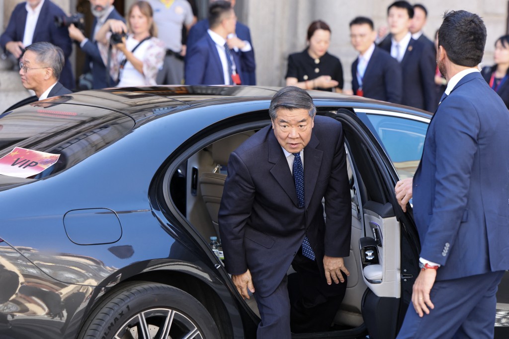Chinese Vice Premier He Lifeng arrives for trade talks with US Secretary of the Treasury Scott Bessent at the foreign ministry in Madrid on September 14, 2025. (AFP)