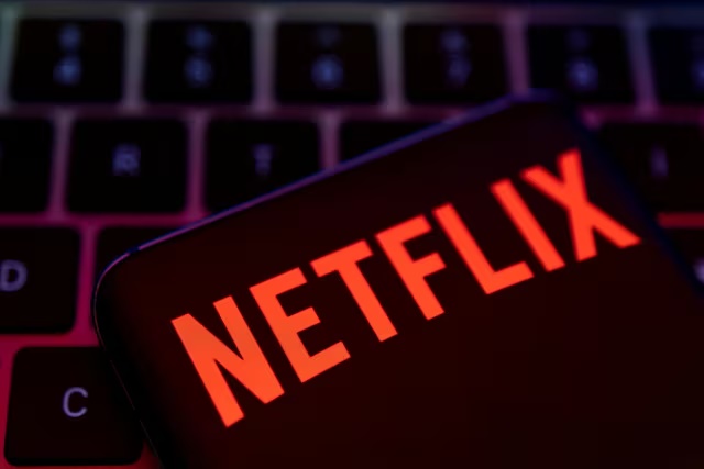 Smartphone with Netflix logo is placed on a keyboard in this illustration taken April 19, 2022. REUTERS/Dado Ruvic/File Photo 