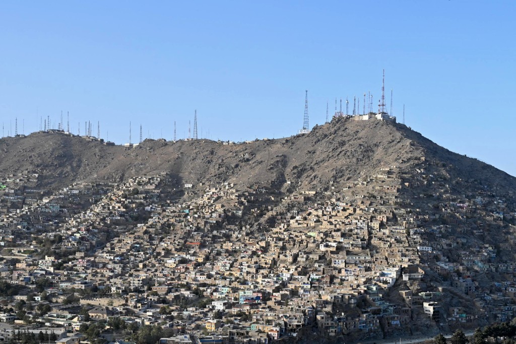A general view shows the telecommunications antennas on a hilltop in Kabul on September 29, 2025, following a nationwide telecom outage. A huge communications blackout hit Afghanistan on September 29, weeks after Taliban authorities began severing fibre optic connections in multiple provinces to prevent "vice". (Photo by Wakil KOHSAR / AFP)