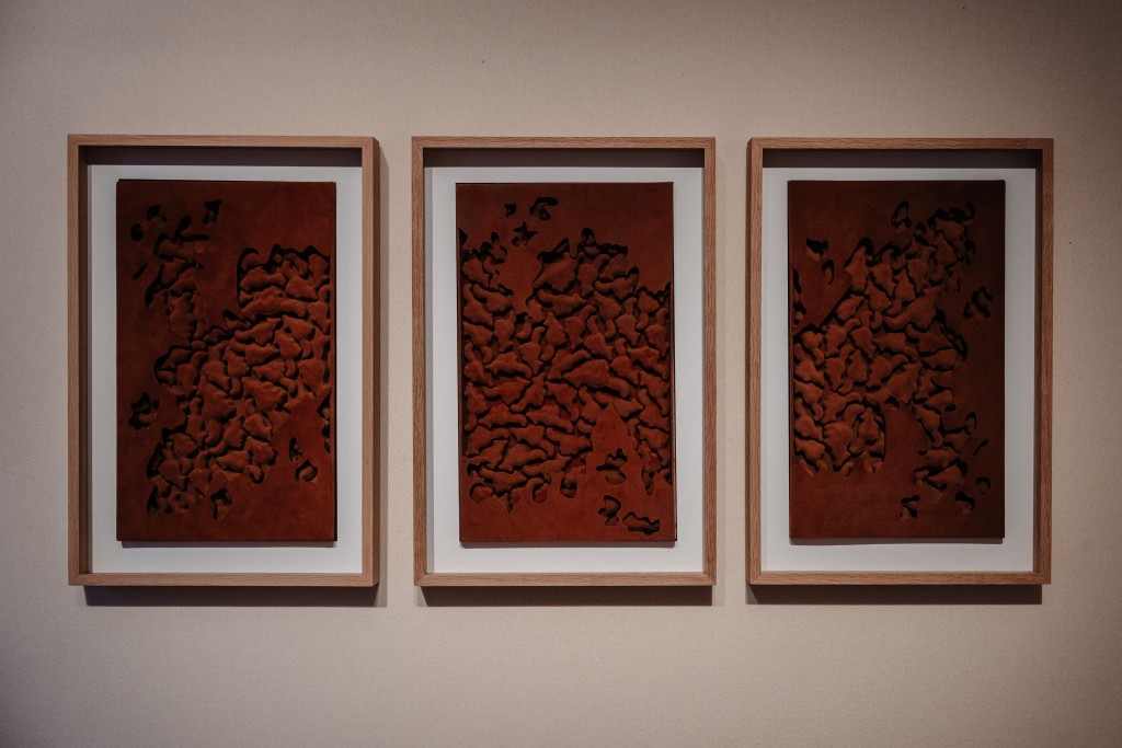 Photo by DIMITAR DILKOFF / AFP  This photograph taken on November 28, 2025 in Paris shows a chocolate pastry made by France's pastry chef Yann Couvreur displayed three days ahead of an auction of 25 grands chefs pastries for the benefit of the BAB Charity association, which works for the well-being and development of children with leukaemia who are hospitalised at the Armand Trousseau Hospital in Paris.