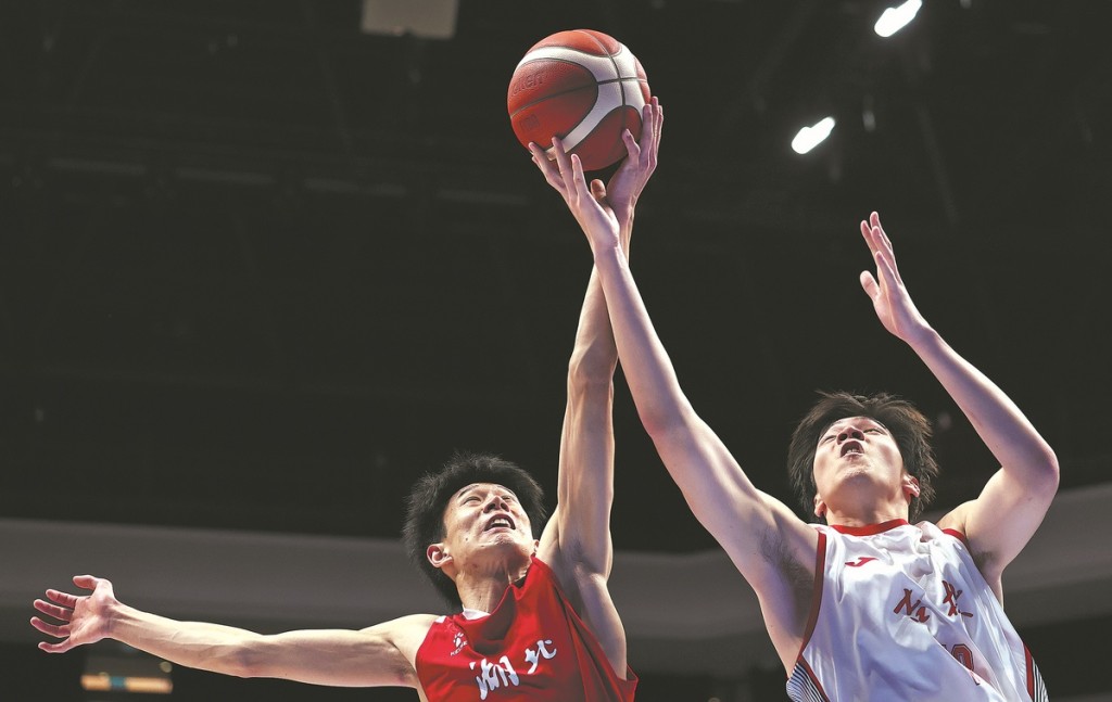 Li Yize (left). [Photo/Xinhua]