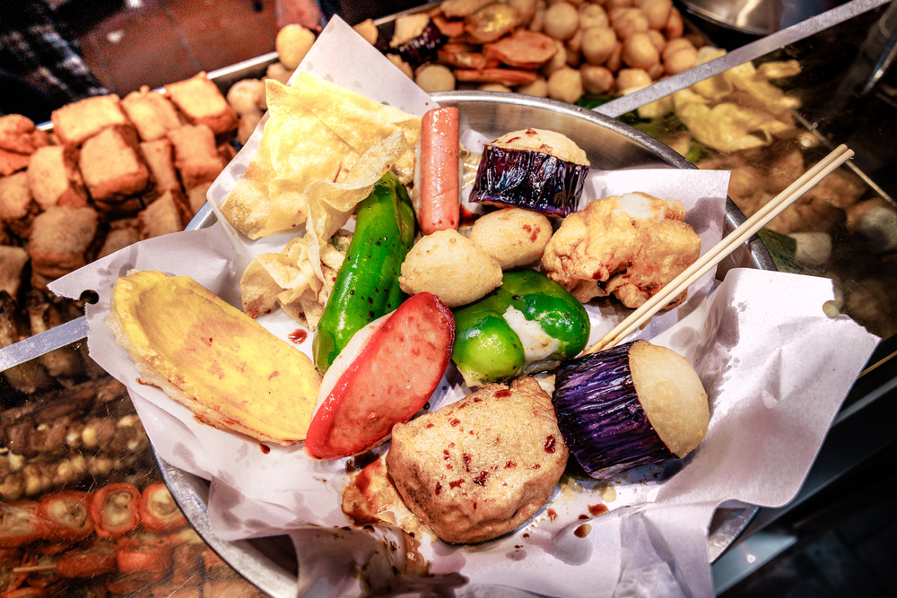 “A taste of Temple Street” will feature 22 food stalls and about 10 stalls offering nostalgic snacks such as fish balls, crispy deep-fried pork intestine, beef offal, snake soup, Turkish coffee, and beef skewers. (Photo: Tourism Board)