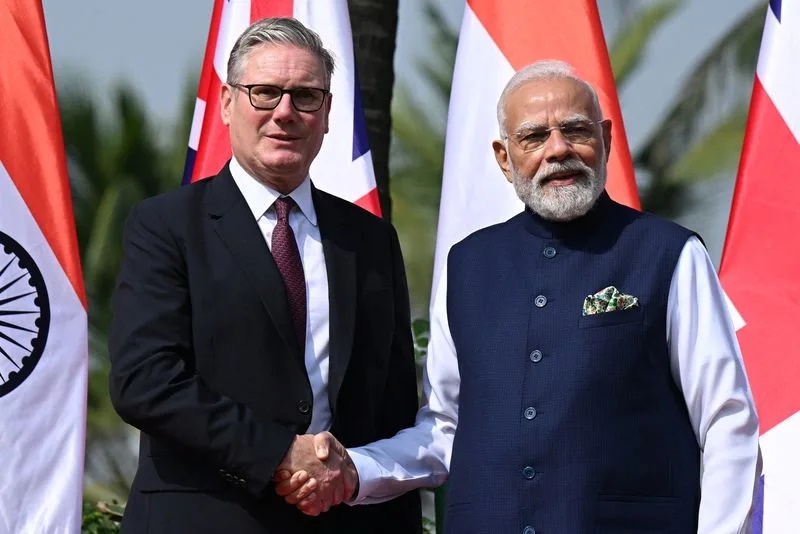 MUMBAI, INDIA - OCTOBER 9: British Prime Minister Keir Starmer is greeted by Prime Minister of India Narendra Modi, on his arrival at Raj Bhavan on October 9, 2025 in Mumbai, India. Leon Neal/Pool via REUTERS