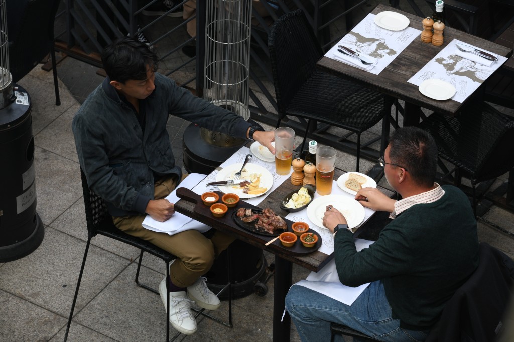 Patrons at a restaurant. (File Photo)