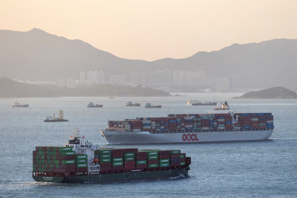 An OOCL container ship sails in the harbour of Hong Kong, China November 27, 2024. REUTERS/Tyrone Siu/File Photo 