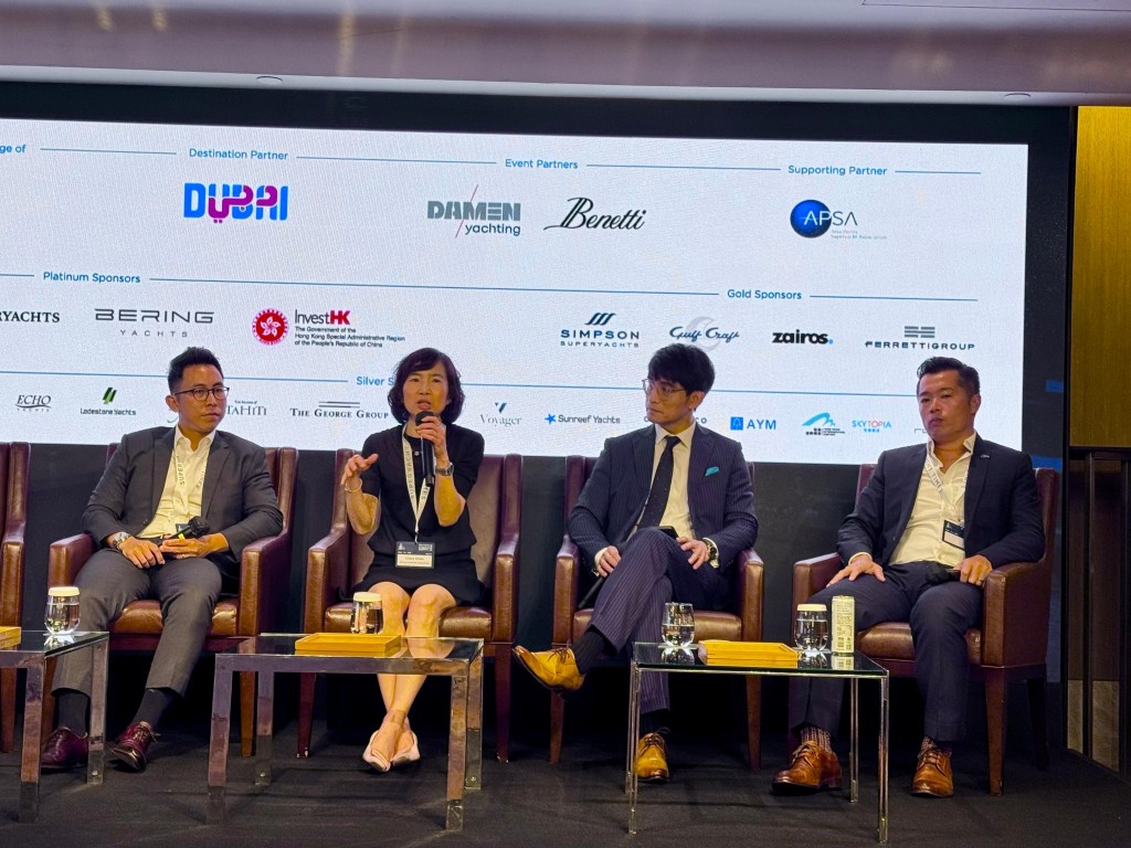 Cissy Chan (left two) said SKYTOPIA plan includes art galleries, premium seafood markets and luxury hotels 