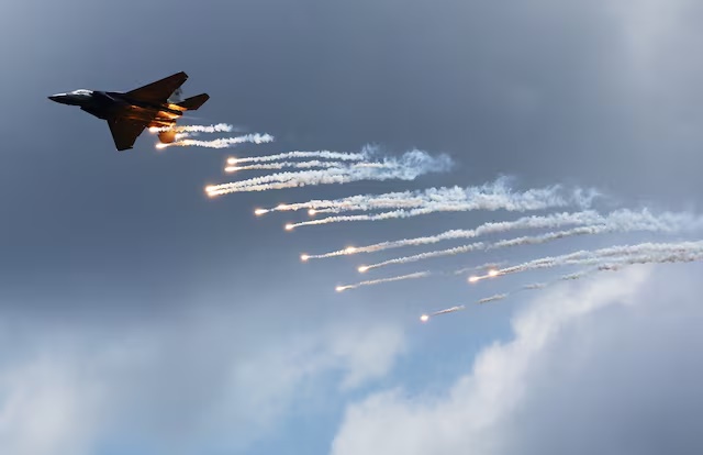 Republic of Singapore Air Force's F-15SG performs during an aerial display at the Singapore Airshow at Changi Exhibition Centre in Singapore February 21, 2024. REUTERS/Edgar Su/File Photo 