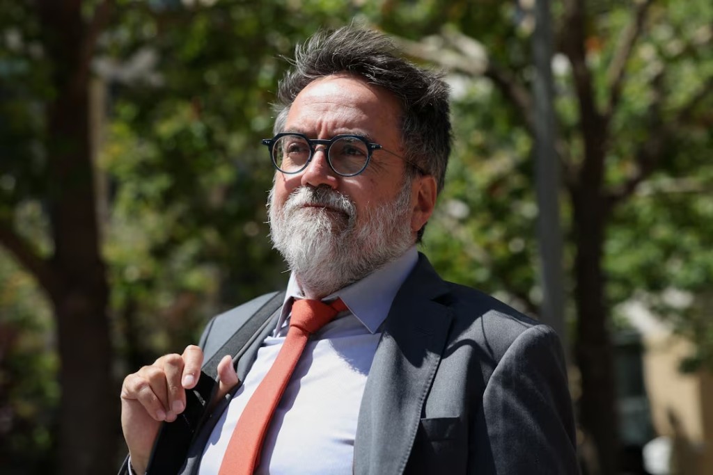  Arturo Bejar, a former Facebook safety engineer and Instagram consultant, leaves as Meta faces a landmark trial in federal court over claims from 29 states that the company illegally collected and used children's data in violation of federal law, allegedly designed its social media platforms to keep young users hooked and misled consumers about their safety, in Oakland, California, U.S., August 19, 2026. REUTERS/Manuel Orbegozo