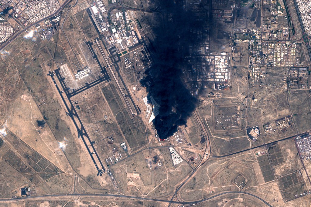 Photo by - / EUROPEAN SPACE AGENCY / AFP  This handout image taken by the European Space Agency (ESA) captured by the Copernicus Sentinel-2 satellite shows a view of smoke plumes billowing in the vicinity Kuwait International Airport on March 25, 2026.