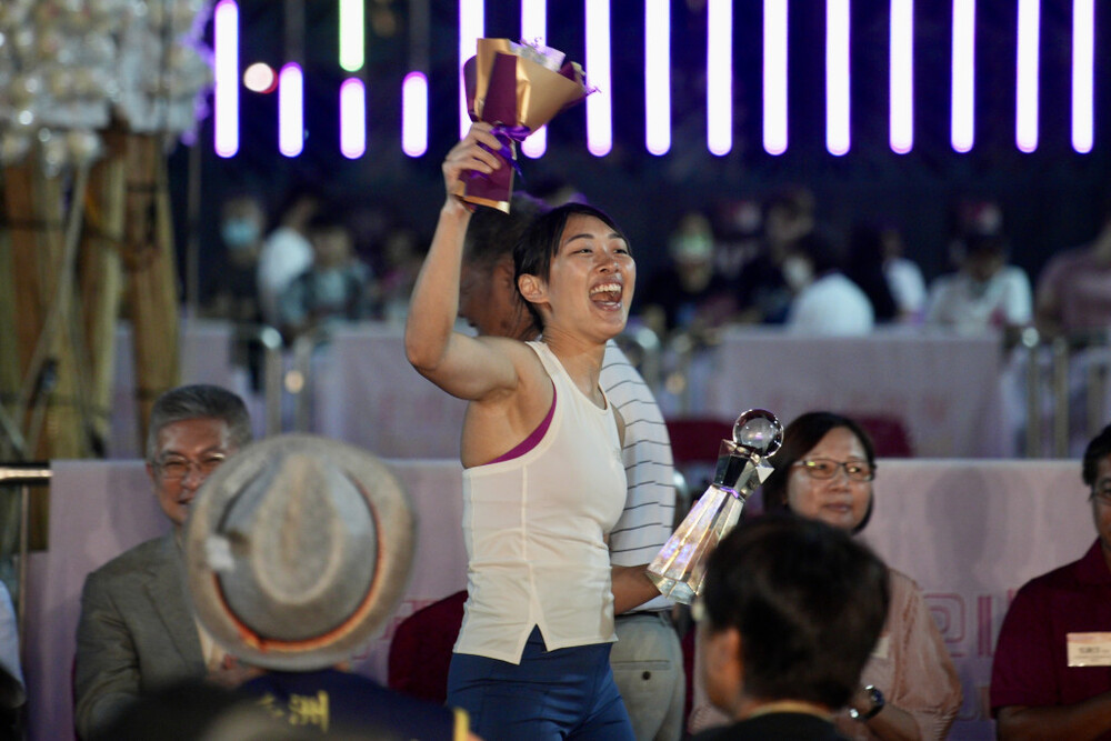 Ice climber Janet Kung Tsz-shan won the title of 'Bun Queen.'