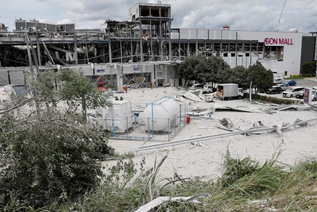 Debris is strewn at the damaged Aeon Mall shopping centre, where an explosion occurred after an earthquake with a magnitude of 7.1 struck Japan's southern Kumamoto prefecture, in Kashima Town, Kumamoto Prefecture, Japan, July 29, 2026. REUTERS/Kim Kyung-Hoon