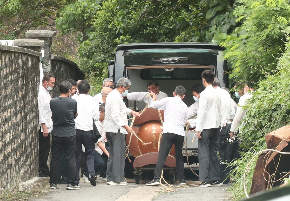 The remains of Stanley Ho are taken to his final resting place. SING TAO