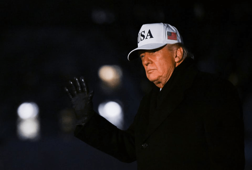 U.S. President Donald Trump waves as he walks upon arrival on the South Lawn of the White House in Washington, U.S., January 27, 2026. REUTERS/Annabelle Gordon
