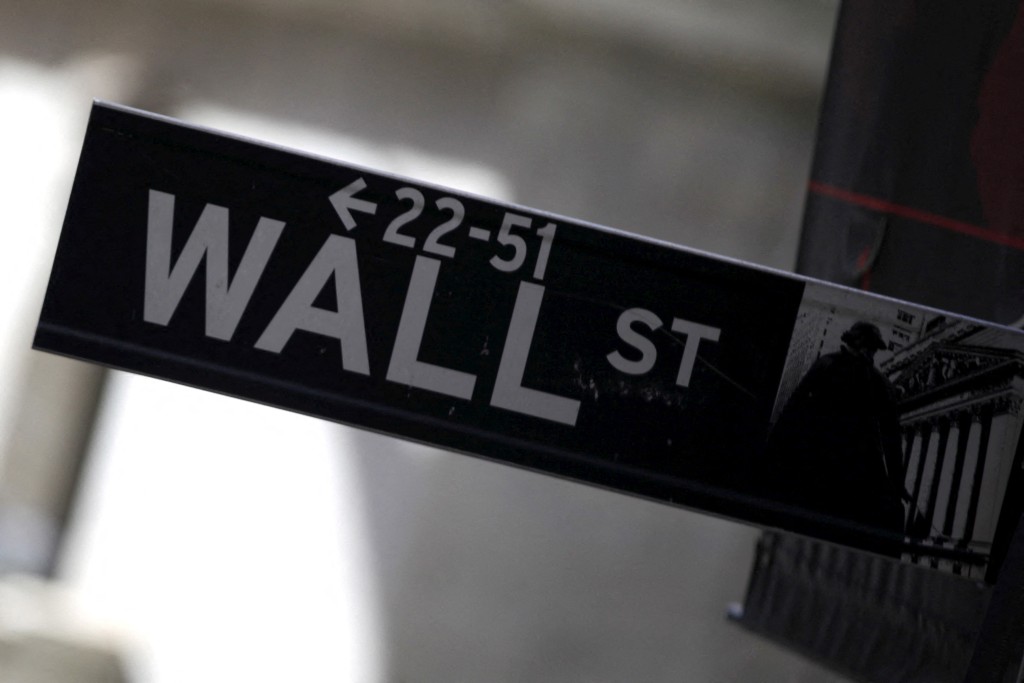 A Wall Street sign is seen in Lower Manhattan in New York, January 20, 2016. REUTERS