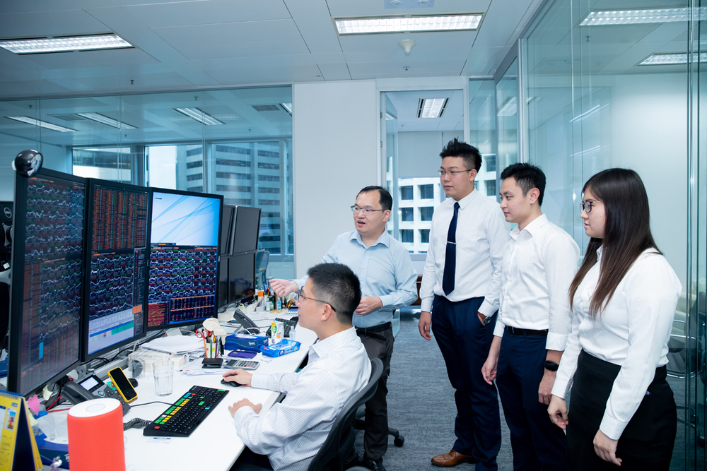 Thomas Wong, Founder & Chief Investment officer of Optimas, introduced the company’s daily operation to students
