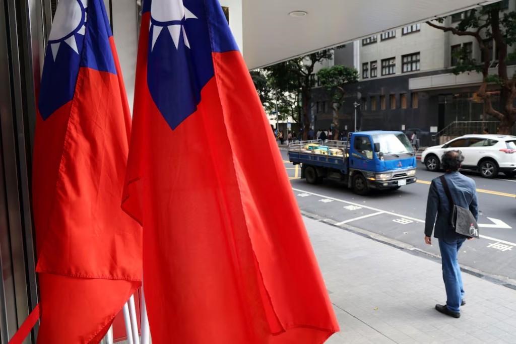  A man walks past Taiwan flags on a street amid China's "Justice Mission 2025" military drills around Taiwan, in Taipei, Taiwan December 29, 2025. REUTERS/Tsai Hsin-Han/File Photo 