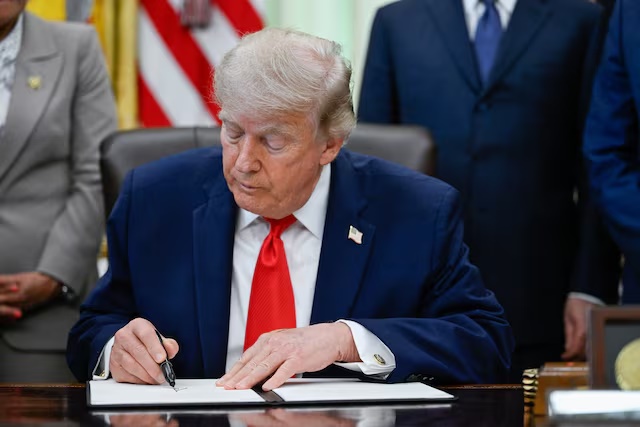 U.S. President Donald Trump signs a proclamation for restoring American commercial fishing in the Pacific, in the Oval Office at the White House in Washington, D.C., U.S., June 11, 2026. REUTERS/Daniel Heuer