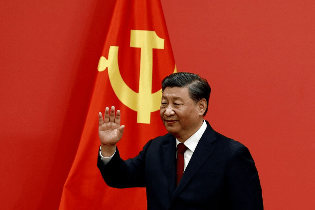 Chinese President Xi Jinping waves after his speech as the new Politburo Standing Committee members meet the media following the 20th National Congress of the Communist Party of China, at the Great Hall of the People in Beijing, China October 23, 2022. REUTERS/Tingshu Wang/File Photo