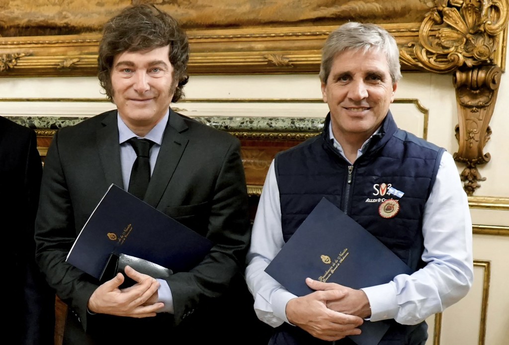 Handout picture released by Argentina's Presidency press office showing Argentina's President Javier Milei (L) and his Economy Minister Luis Caputo posing at the Casa Rosada in Buenos Aires, on September 15, 2025. Milei announced on national broadcasting the submission of the 2026 budget to Congress. (Photo by Handout / Argentina's Presidency Press Office / AFP)