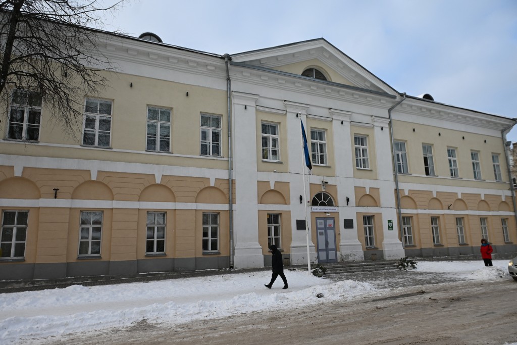 Photo by STR / AFP  Exterior view shows the Narva Kesklinna school in Narva, Estonia, on January 16, 2026.