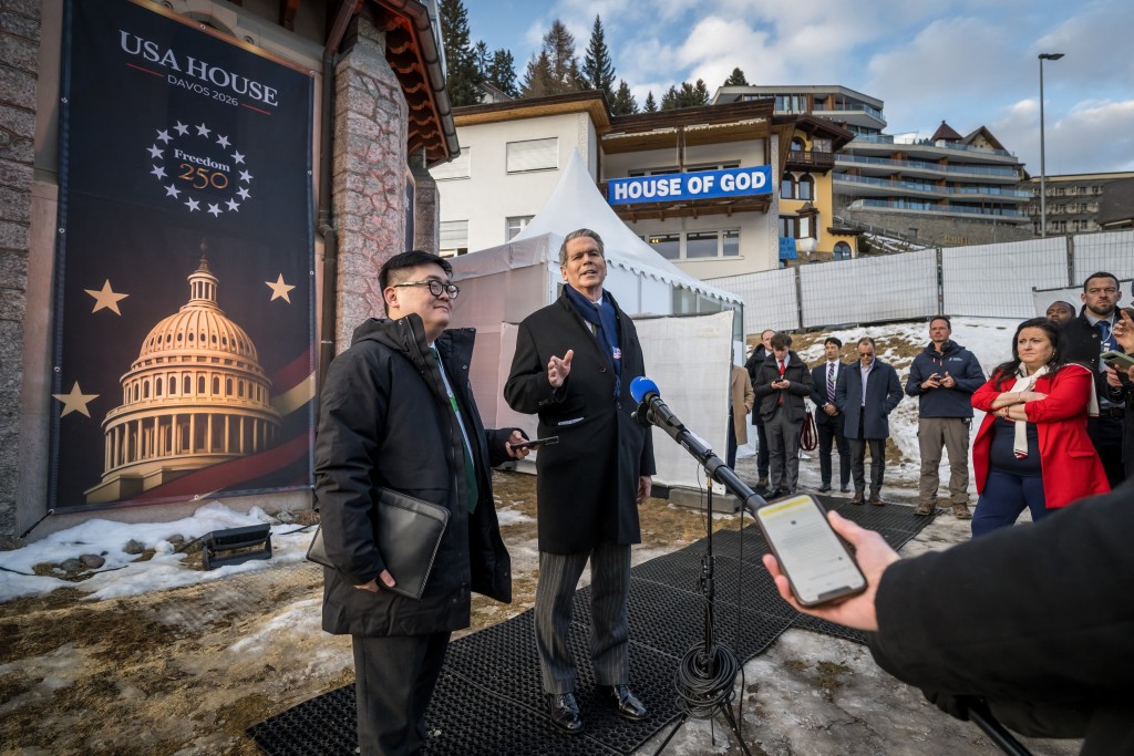 Photo by FABRICE COFFRINI / AFP  US Treasury Secretary Scott Bessent speaks during a press conference outside of the USA House at the annual meeting of the World Economic Forum (WEF) in Davos on January 19, 2026.
